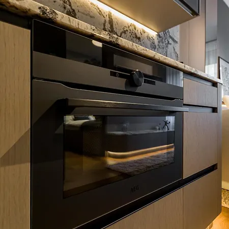 Boheme-city Center-castle-riverside-self Check-in-aircondition 公寓